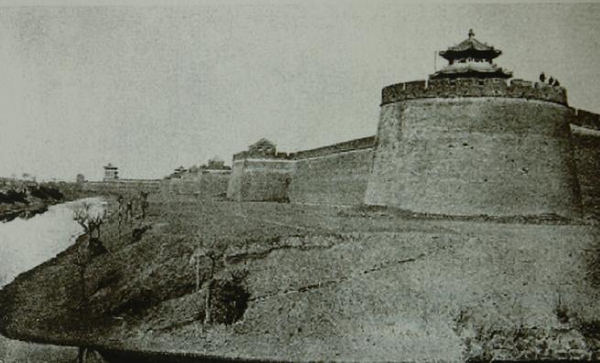 西南城角上的八角楼