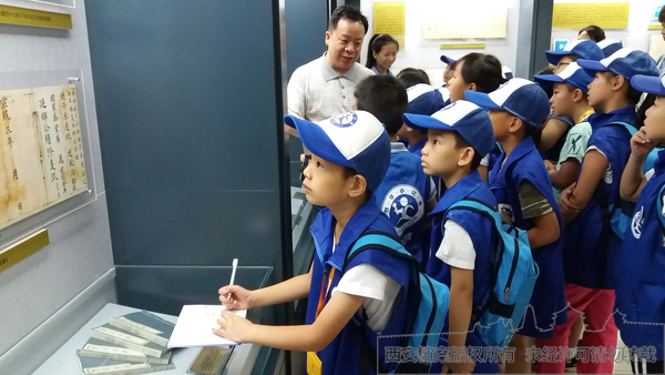 新华小记者观看《西安馆藏珍品陈列展》