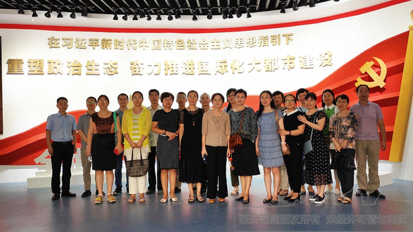 全体人员参观后合影留念