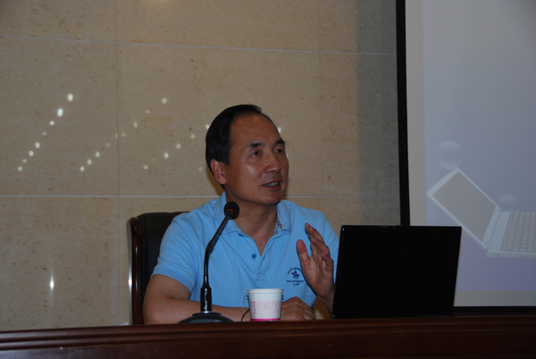 市档案局副巡视员王卫森为学员授课