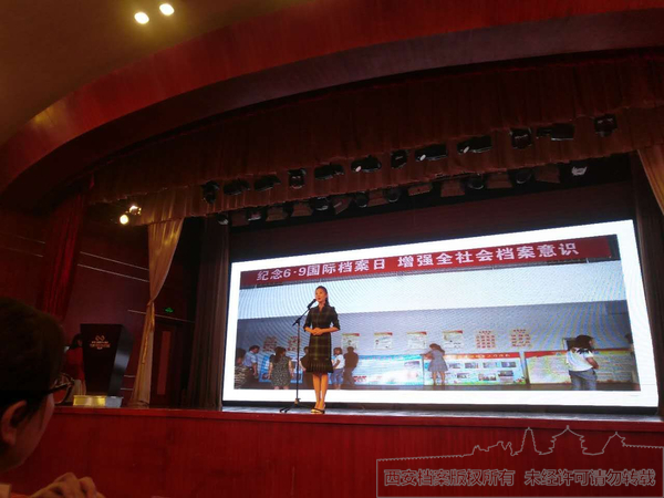 代表西安市参赛的选手杜鹃在激情演讲